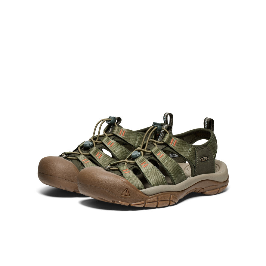 Men's Newport H2 Sandal - Pair Angle Image