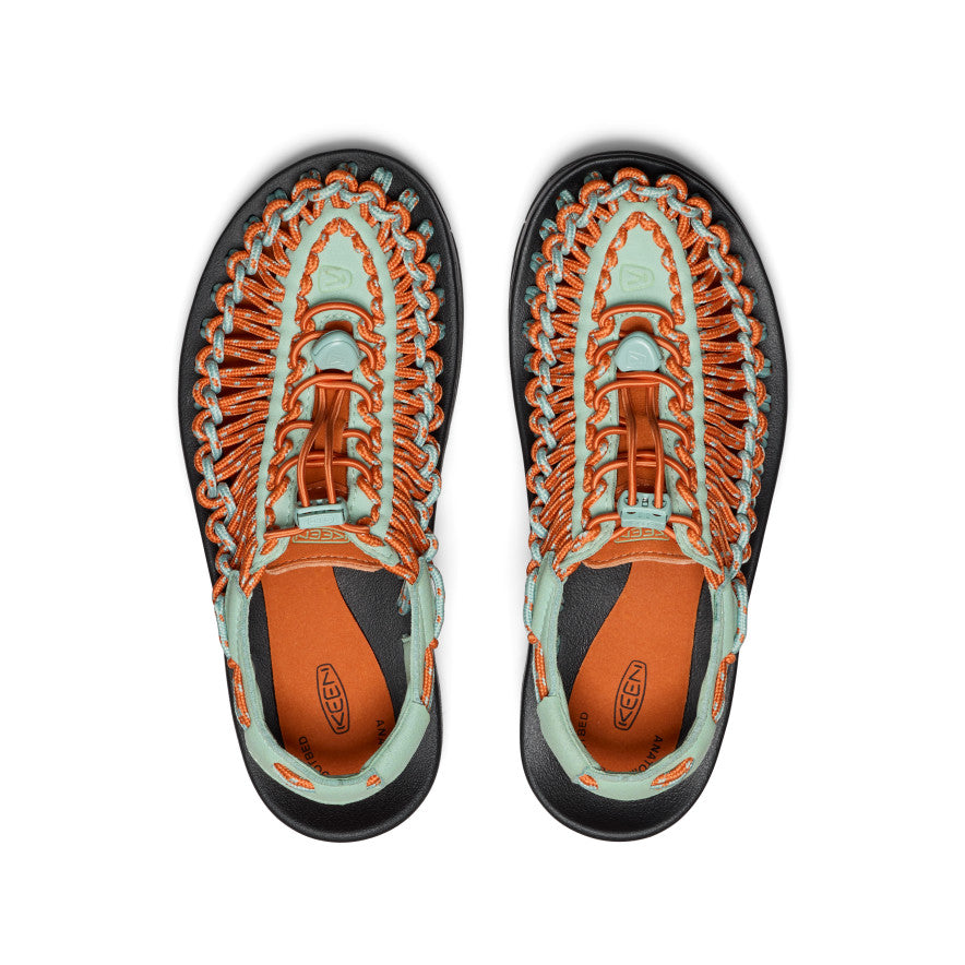 Women's UNEEK Sneaker - Pair Angle Image