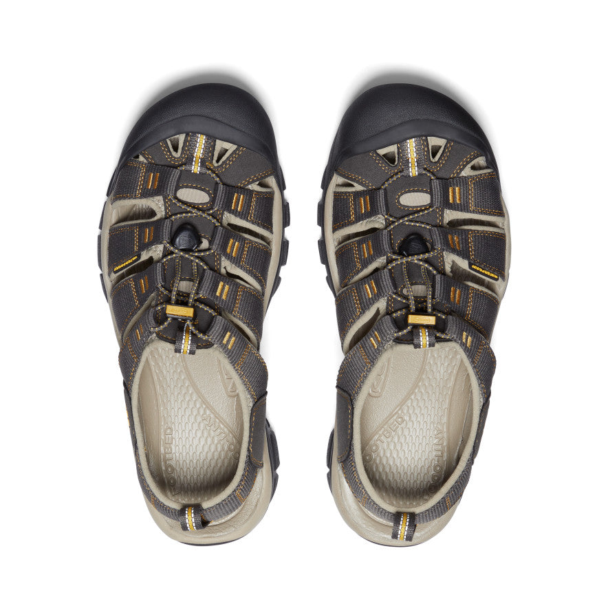 Men's Newport H2 Sandal - Pair Angle Image